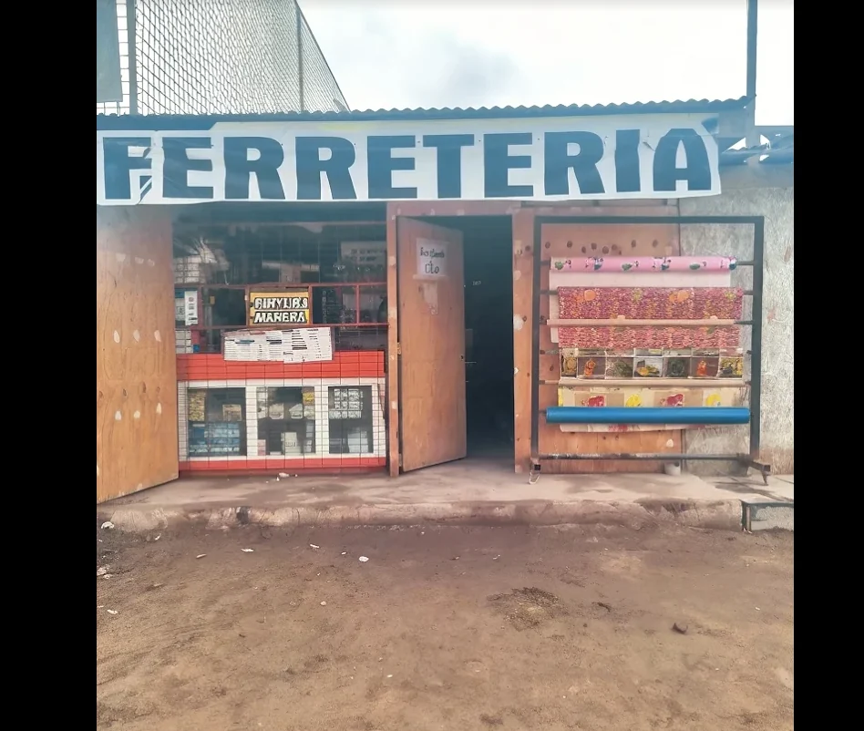 Fachada real de Ferretería El Tiqui en Alto Hospicio