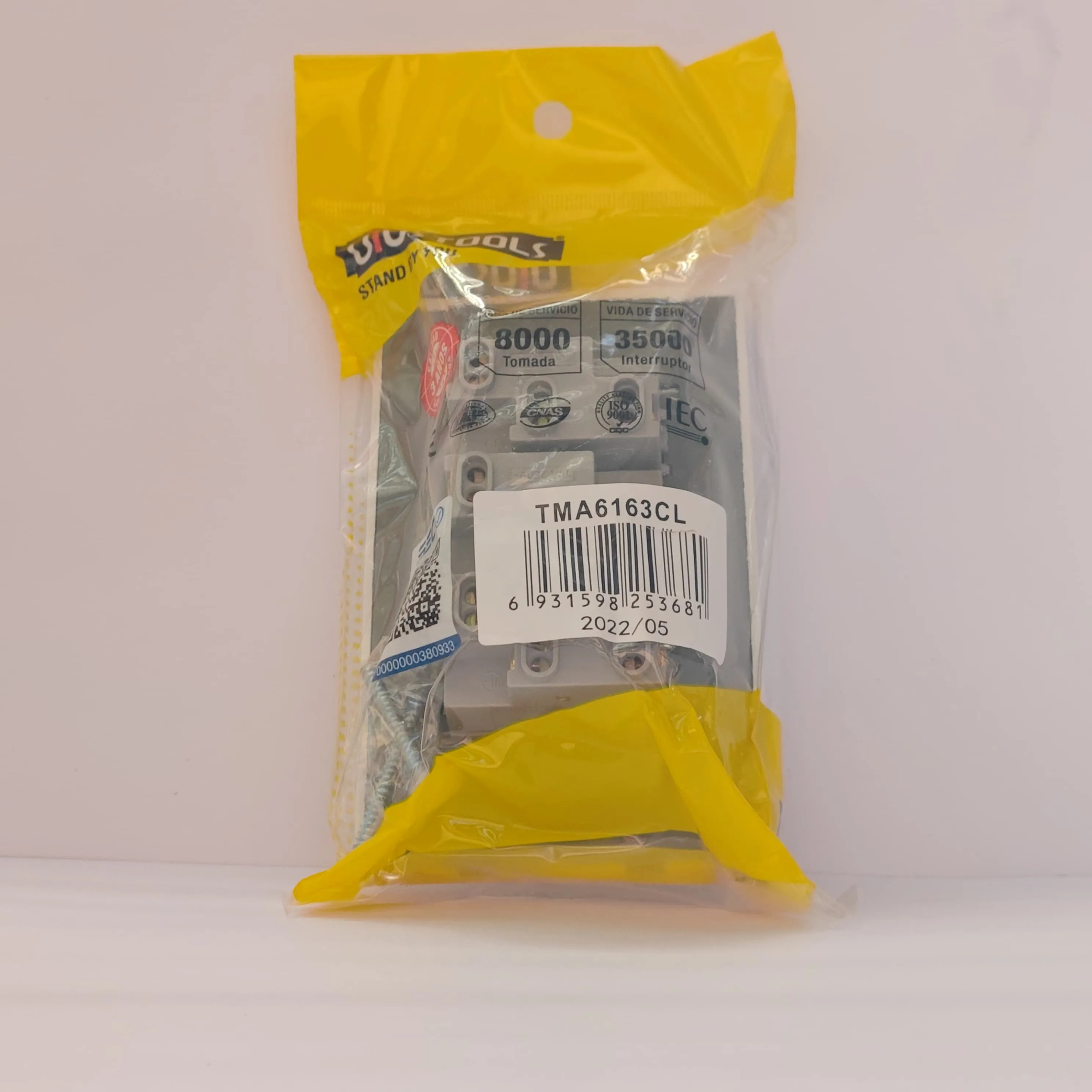 Tomacorriente Triple