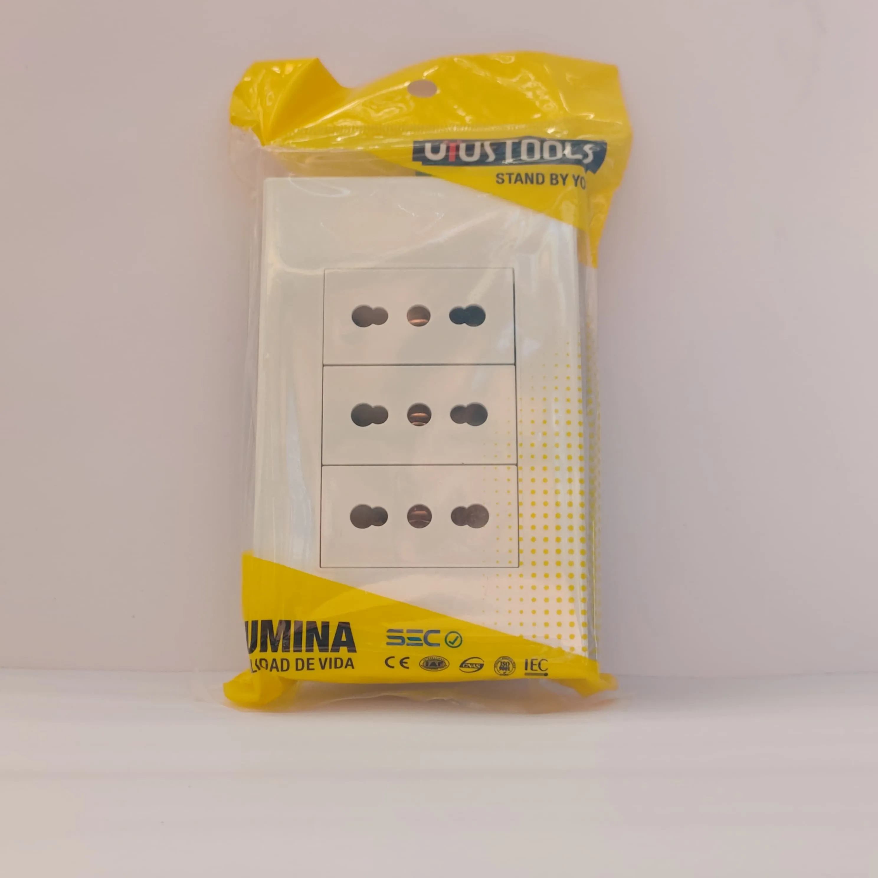 Tomacorriente Triple