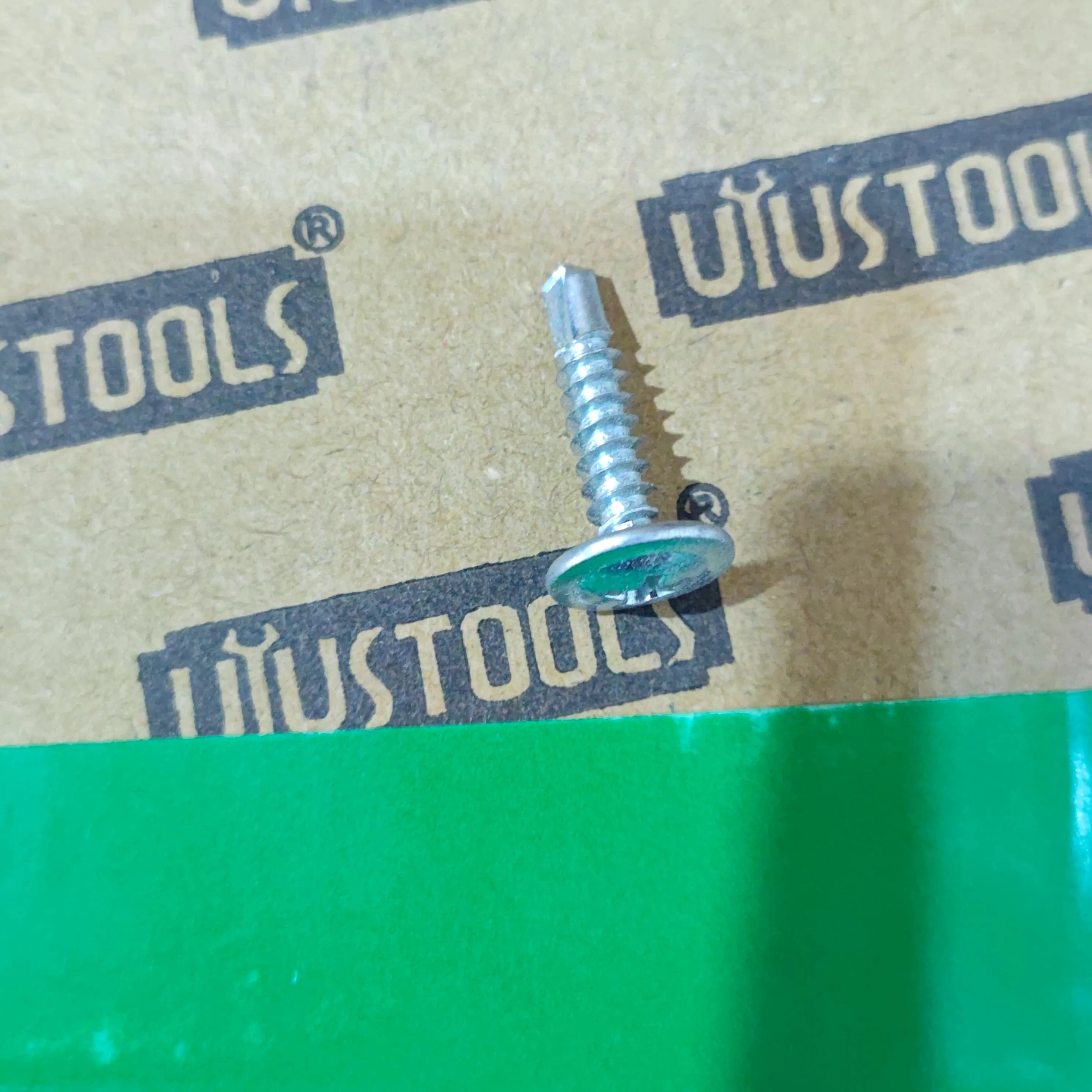 Tornillo Cabeza Lenteja Autoperforante 8x3/4 1000 und