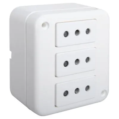Tomacorriente Triple sobrepuesto